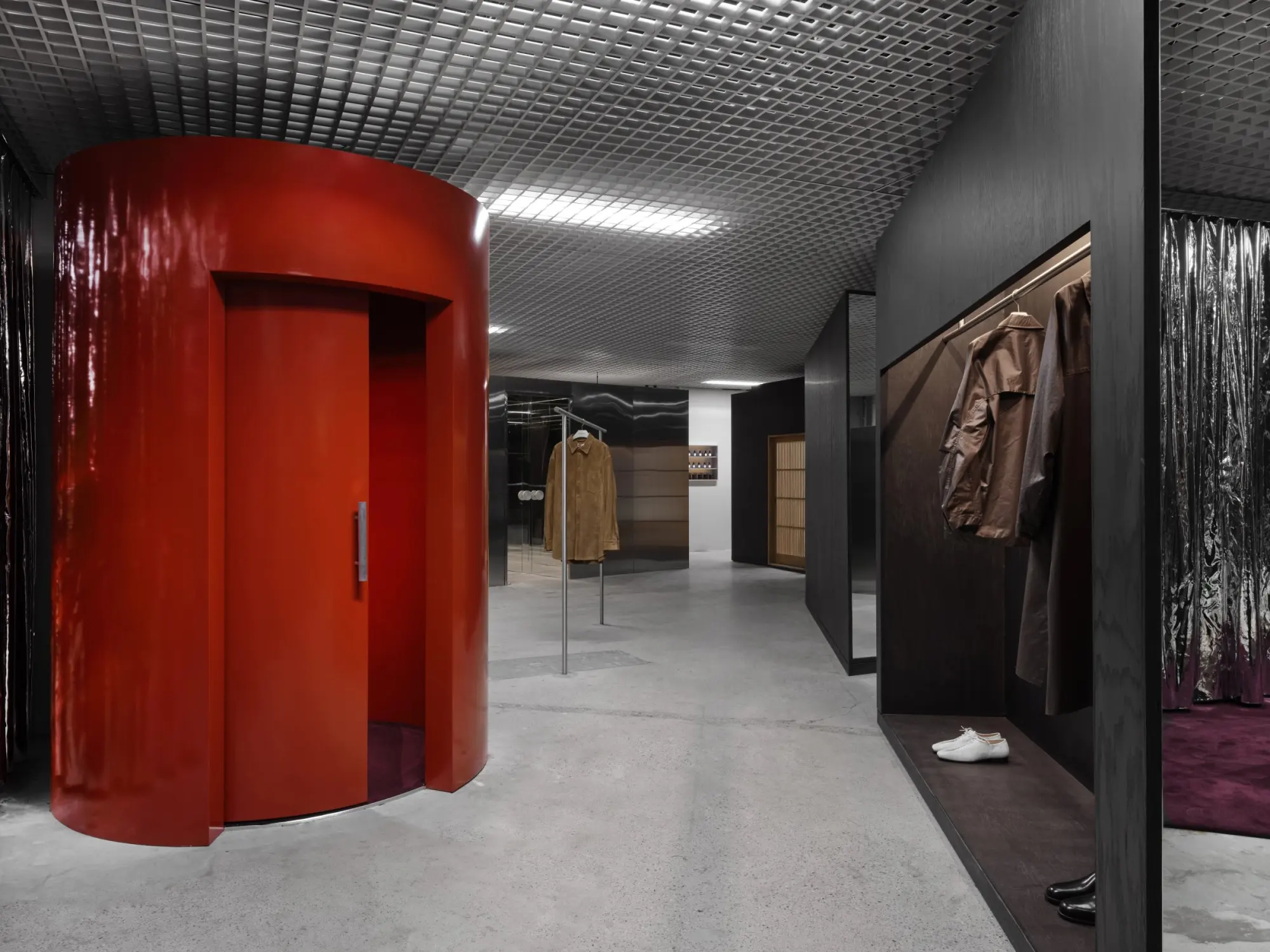 The red curved fitting room inside Departamento at Signal