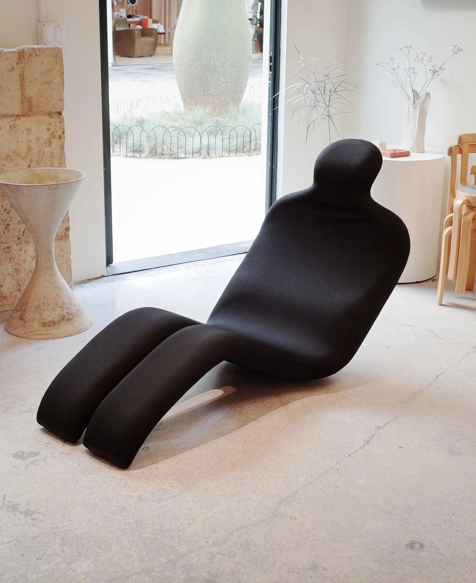 A black sculptural lounge chair in the Formas gallery at Signal